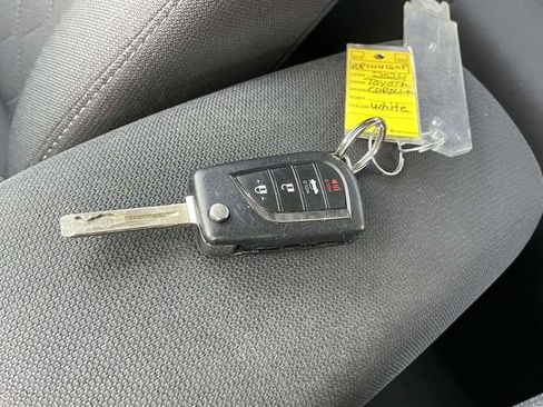 Used 2024 Toyota Corolla LE image 31