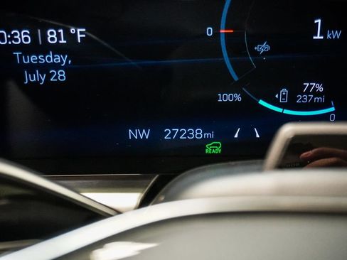 Used 2024 Cadillac Lyriq Sport AWD/4WD image 31