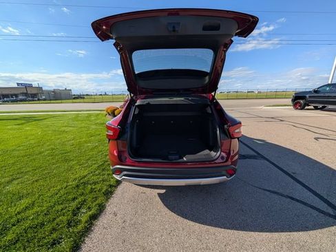 Used 2024 Chevrolet Trax LT w/ Driver Confidence Package FWD image 9