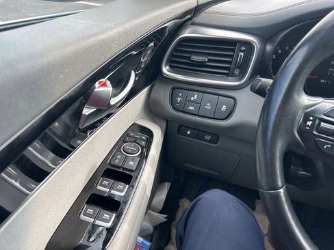 Used 2018 Kia Sorento SX image 10