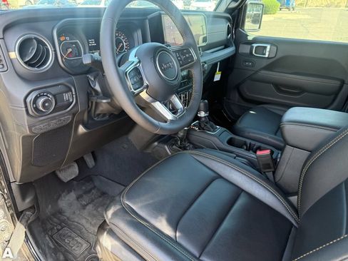 Used 2025 Jeep Wrangler Unlimited Sahara w/ Safety Group AWD/4WD image 11