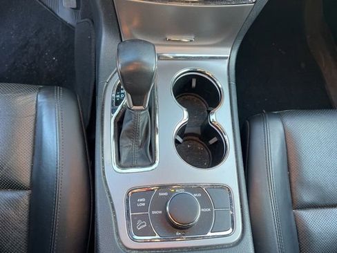 Used 2021 Jeep Grand Cherokee Limited w/ Luxury Group II image 18