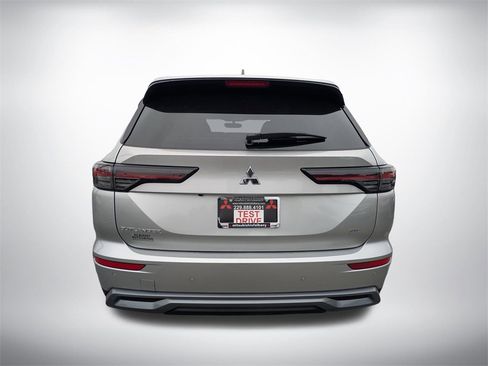 New 2025 Mitsubishi Outlander SE image 4