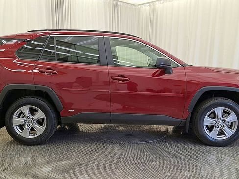 Used 2025 Toyota RAV4 LE AWD/4WD image 4
