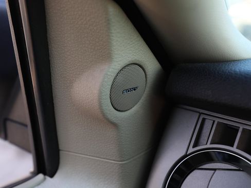 Used 2016 Ford Expedition Limited image 19