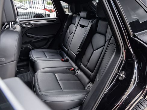 Certified 2026 Porsche Macan AWD/4WD image 38