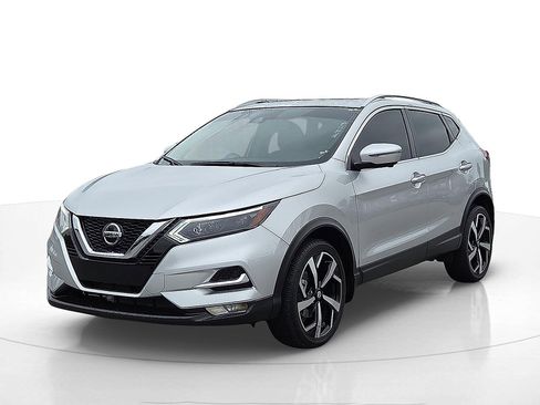Used 2022 Nissan Rogue Sport SL w/ Premium Package image 2