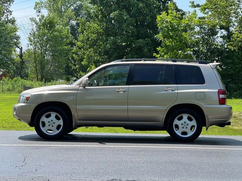 Used 2005 Toyota Highlander Limited image 3