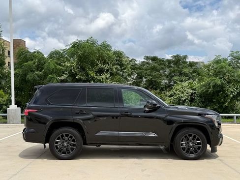 Used 2025 Toyota Sequoia Platinum AWD/4WD image 5