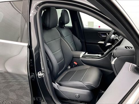 Used 2026 Mercedes-Benz GLC 300 image 6