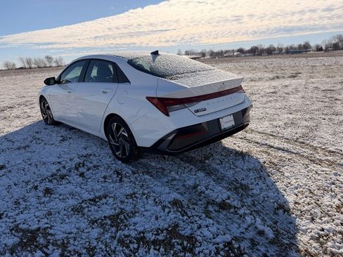 Used 2025 Hyundai Elantra SEL image 7