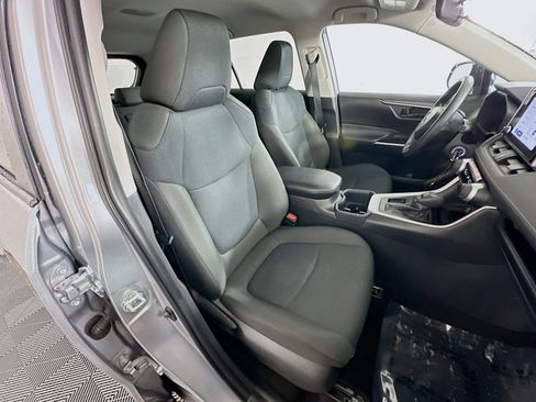 Used 2025 Toyota RAV4 LE FWD image 27