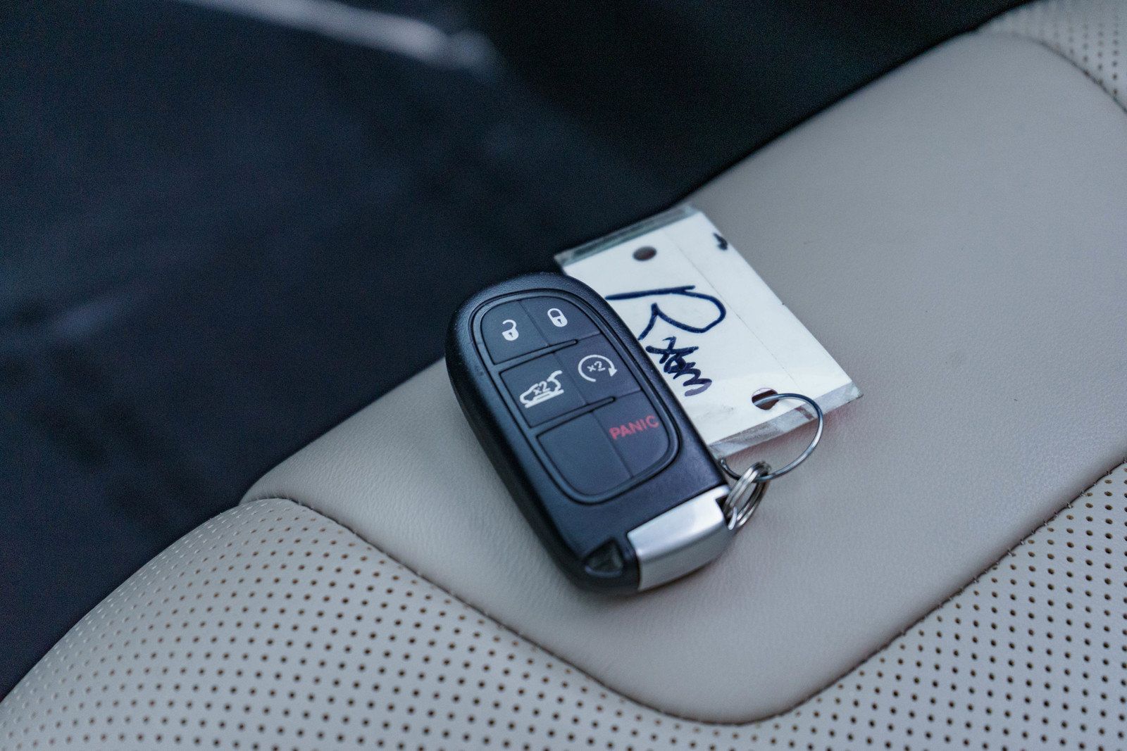 Used 2016 Jeep Cherokee Limited w/ Luxury Group AWD/4WD image 27