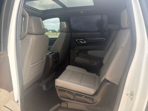 Used 2023 Chevrolet Suburban LT RWD image 12