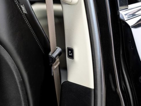 Used 2020 Chrysler Voyager Lxi image 36