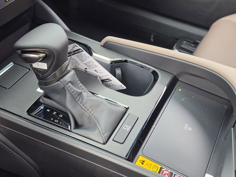 New 2025 Lexus ES 350 w/ Premium Package image 32