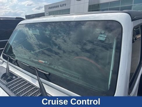 Used 2022 Jeep Gladiator Willys AWD/4WD image 11