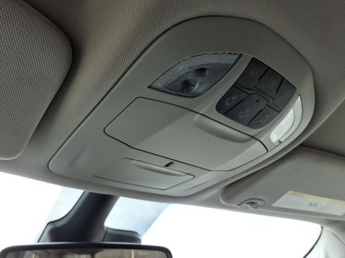 Used 2023 Chrysler Pacifica Touring-L image 21