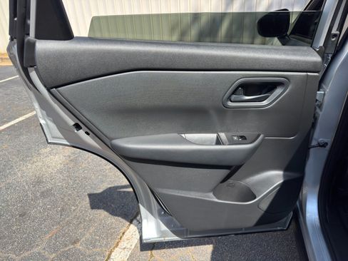 Used 2025 Nissan Rogue S FWD image 35