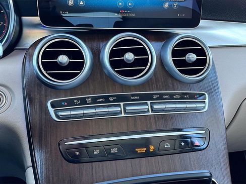 Used 2022 Mercedes-Benz GLC 300 4MATIC image 34