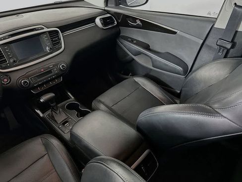 Used 2019 Kia Sorento EX FWD image 11