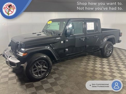 Used 2021 Jeep Gladiator Sport image 1