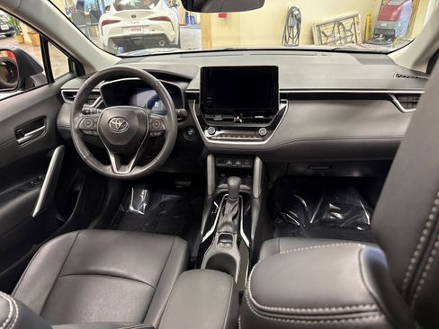 Used 2024 Toyota Corolla Cross XLE w/ Convenience Package image 21