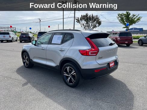 Used 2023 Volvo XC40 B5 Plus AWD/4WD image 3