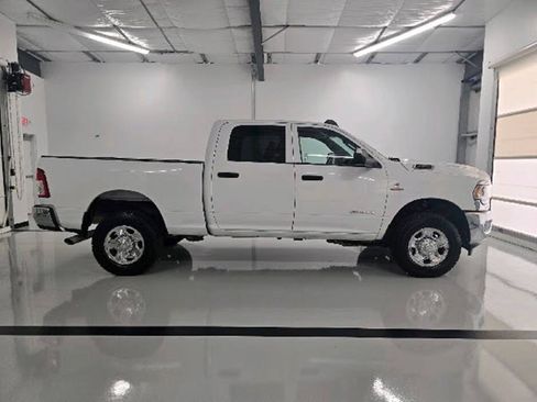 Used 2022 RAM 2500 Tradesman w/ Chrome Appearance Group AWD/4WD image 11