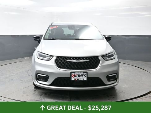 Used 2024 Chrysler Pacifica Limited FWD image 8