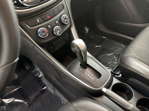 Used 2018 Chevrolet Trax LT w/ LT Convenience Package image 18