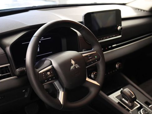 Used 2024 Mitsubishi Outlander SE AWD/4WD image 20