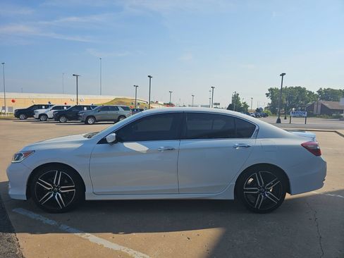 Used 2017 Honda Accord Sport image 7