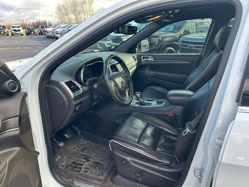 Used 2018 Jeep Grand Cherokee Overland AWD/4WD image 3