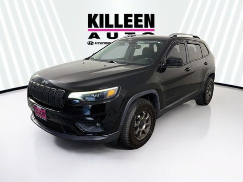 Used 2019 Jeep Cherokee Latitude Plus w/ Comfort/Convenience Group AWD/4WD image 3