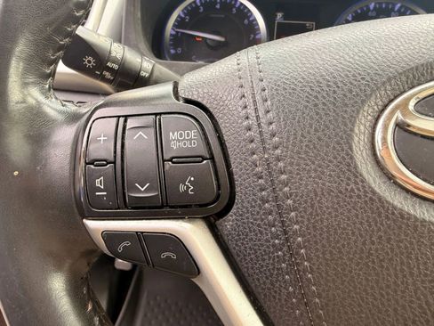 Used 2019 Toyota Highlander XLE image 15