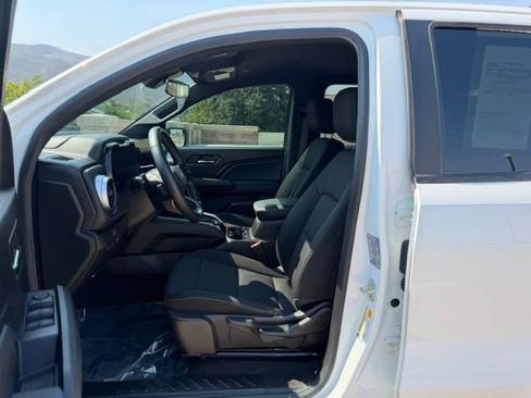 Used 2024 Chevrolet Colorado LT AWD/4WD image 11