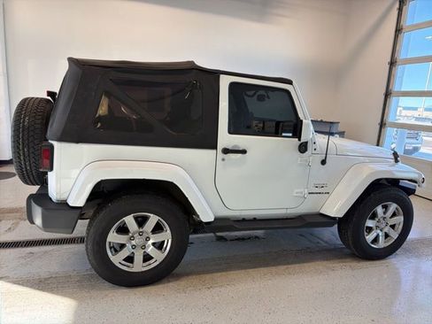Used 2017 Jeep Wrangler Sahara image 8