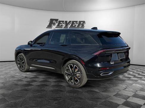 Used 2024 Lincoln Nautilus Reserve w/ Equipment Group 203A image 3