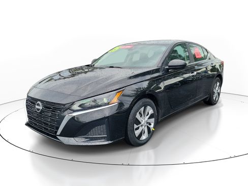 Certified 2025 Nissan Altima 2.5 S FWD image 3