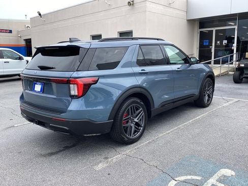 Used 2025 Ford Explorer ST-Line w/ Premium Package RWD image 3