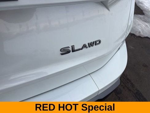 Used 2024 Nissan Rogue SL AWD/4WD image 47