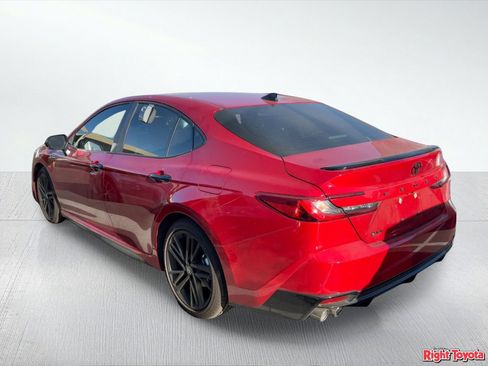 Used 2026 Toyota Camry XLE w/ Convenience Package image 3