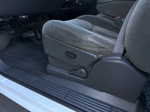 Used 2003 Chevrolet Silverado 2500 LS AWD/4WD image 21
