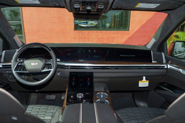 Used 2026 Cadillac Escalade Platinum Luxury AWD/4WD image 17