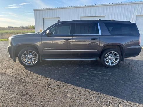 Used 2017 GMC Yukon XL SLT w/ Premium Edition image 2