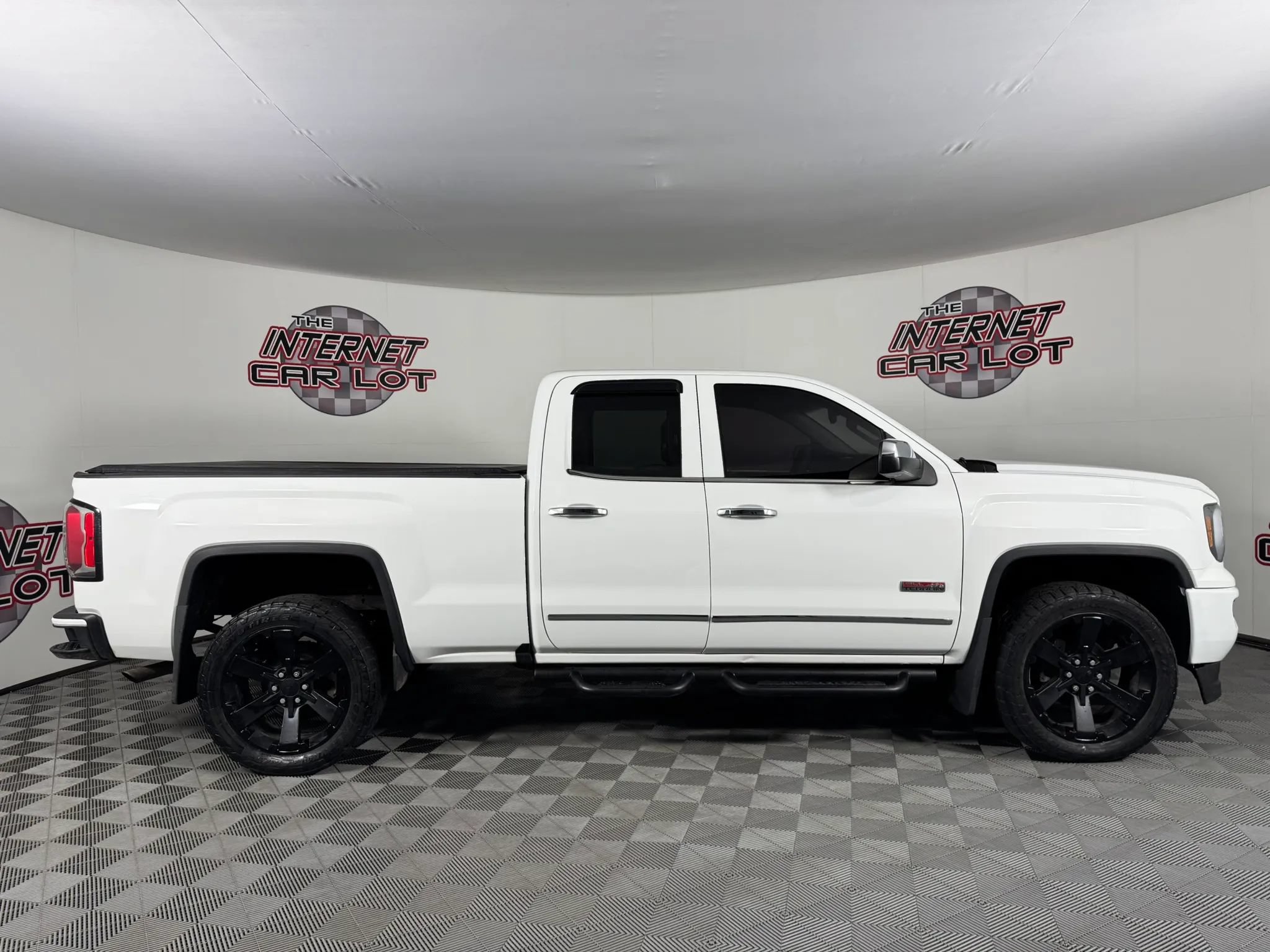Used 2016 GMC Sierra 1500 SLT w/ All-Terrain Package AWD/4WD image 5