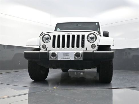 Used 2017 Jeep Wrangler Unlimited Sahara w/ Connectivity Group image 18