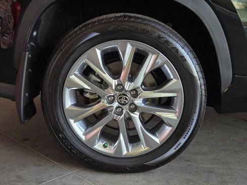Certified 2026 Toyota Highlander Limited AWD/4WD image 5