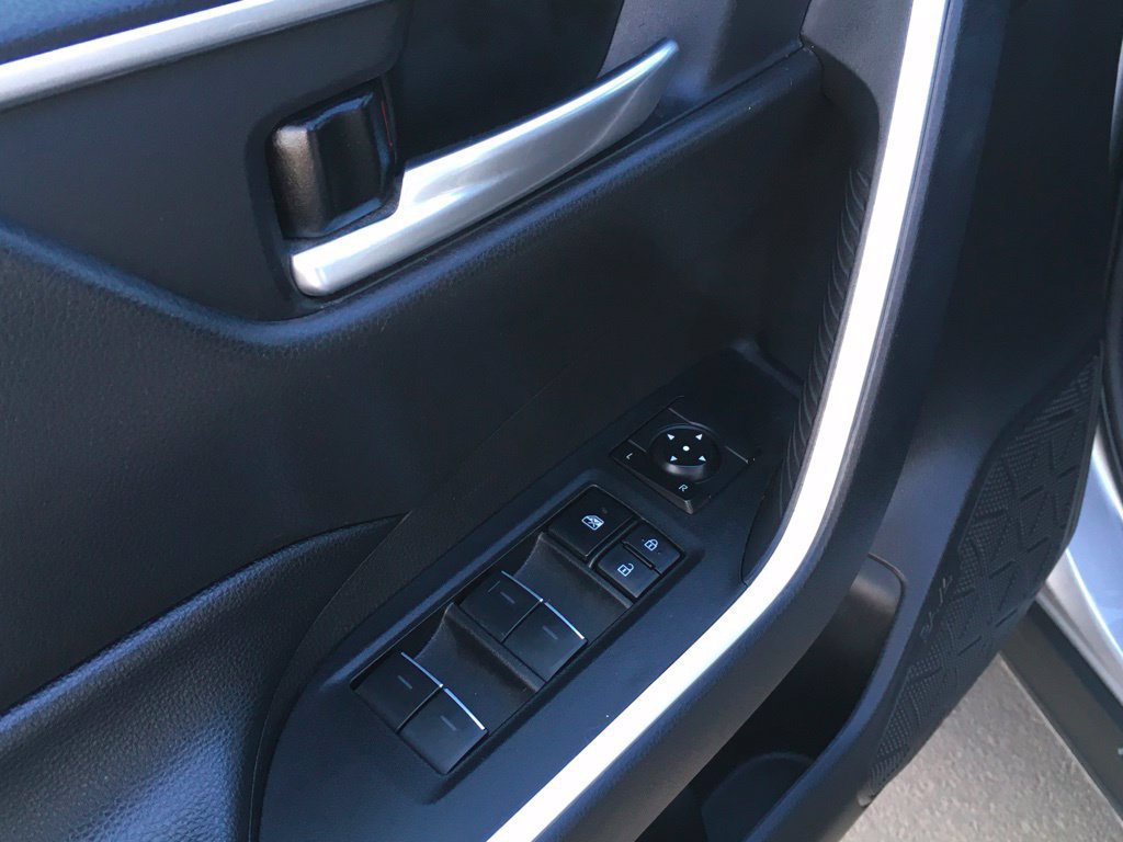 Used 2025 Toyota RAV4 XLE AWD/4WD image 19